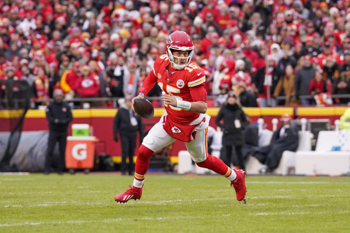 Kansas City Chiefs quarterback Patrick Mahomes runs the ball against the Cincinnati Bengals.
